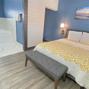 Queen Suite Spa Bath